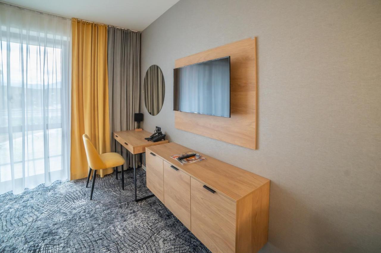 Lux Apartman V Hoteli Akvamarin Bešeňová エクステリア 写真