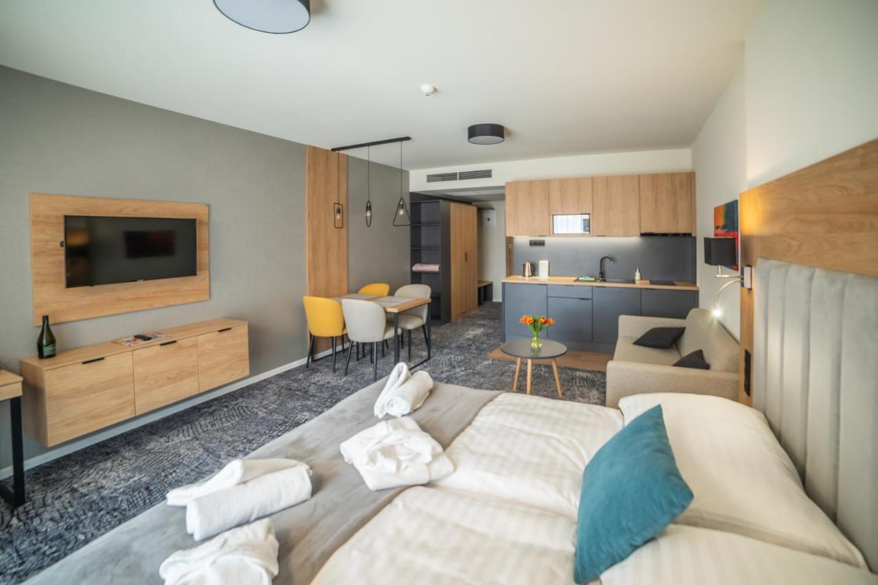 Lux Apartman V Hoteli Akvamarin Bešeňová エクステリア 写真